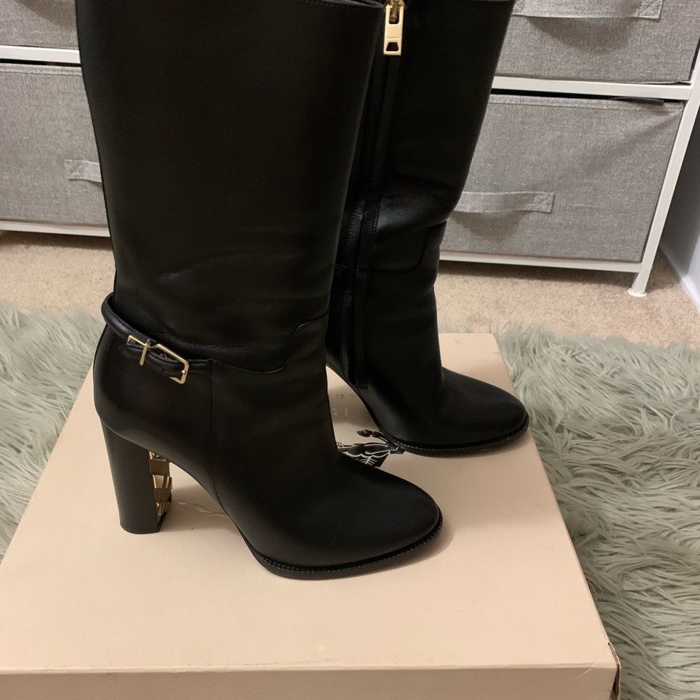 Burberry smooth leather boots